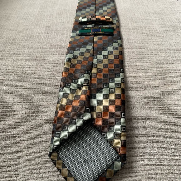 tie - Picture 2 of 13